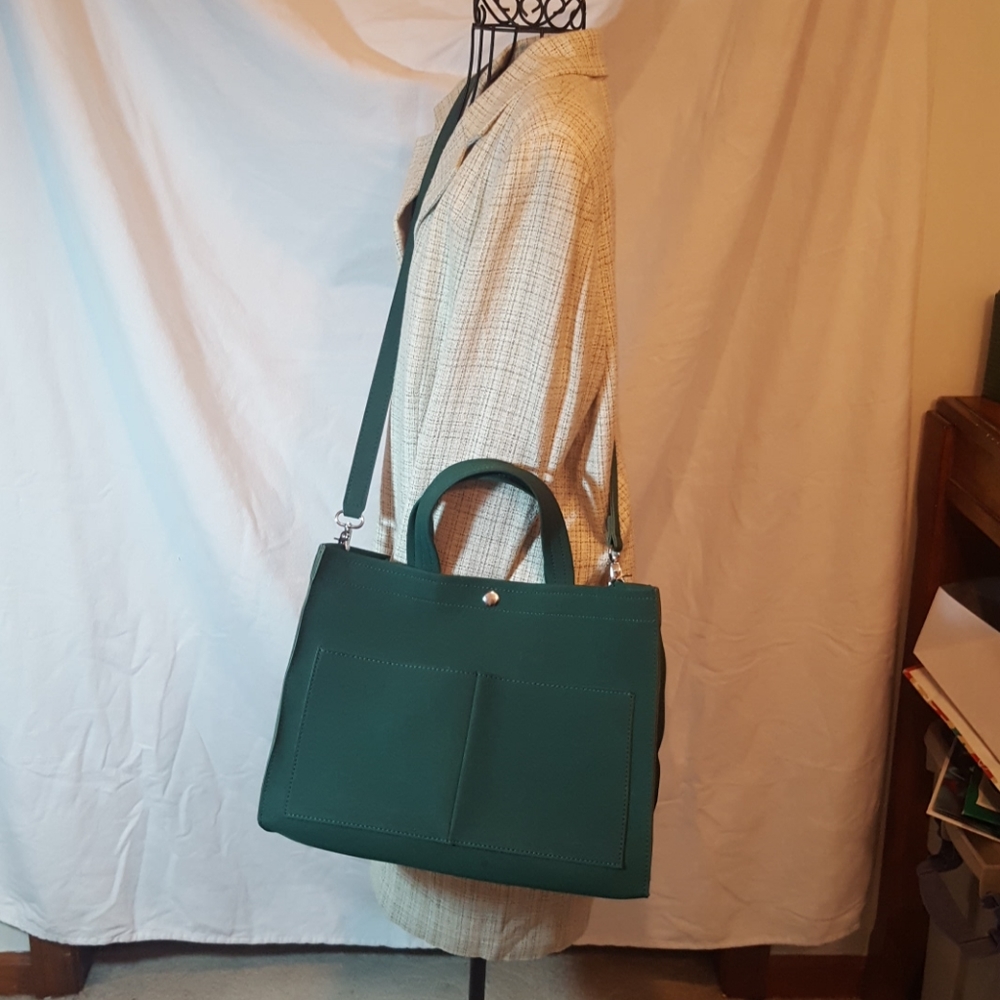 *EUC* Hunter Green Handbag